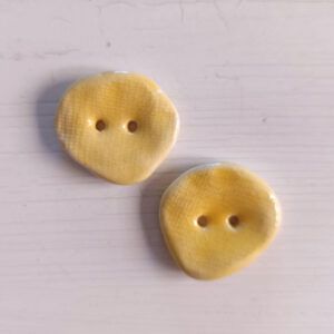 2 botones 3cm con textura Amarillos